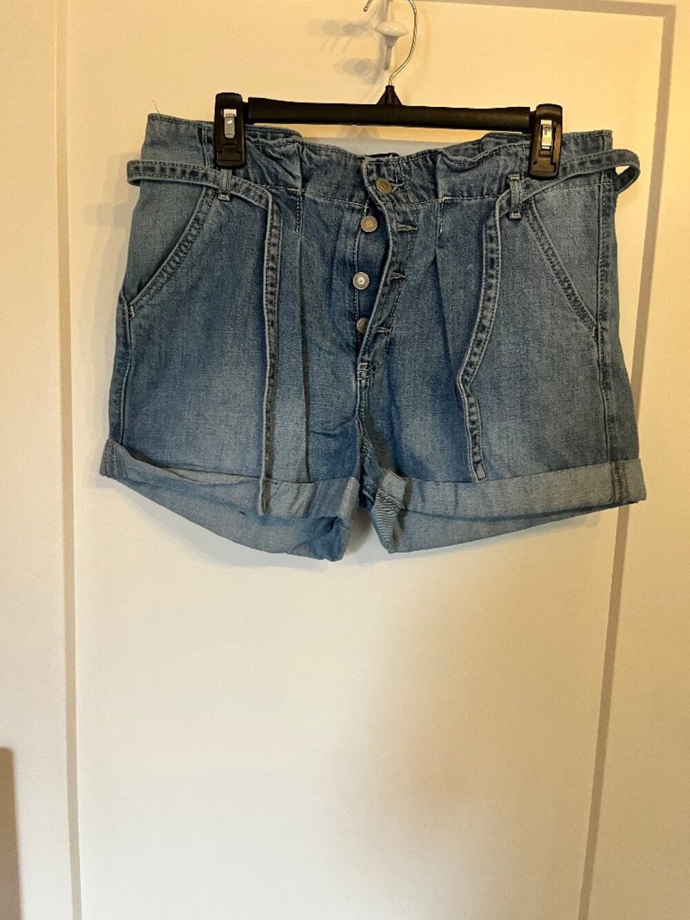 Hollister Ultra High-Rise Denim Shorts Paperbag 11 W30